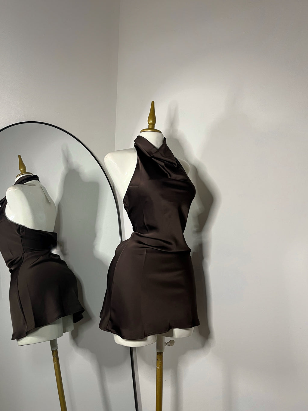 Vestido halter satín café