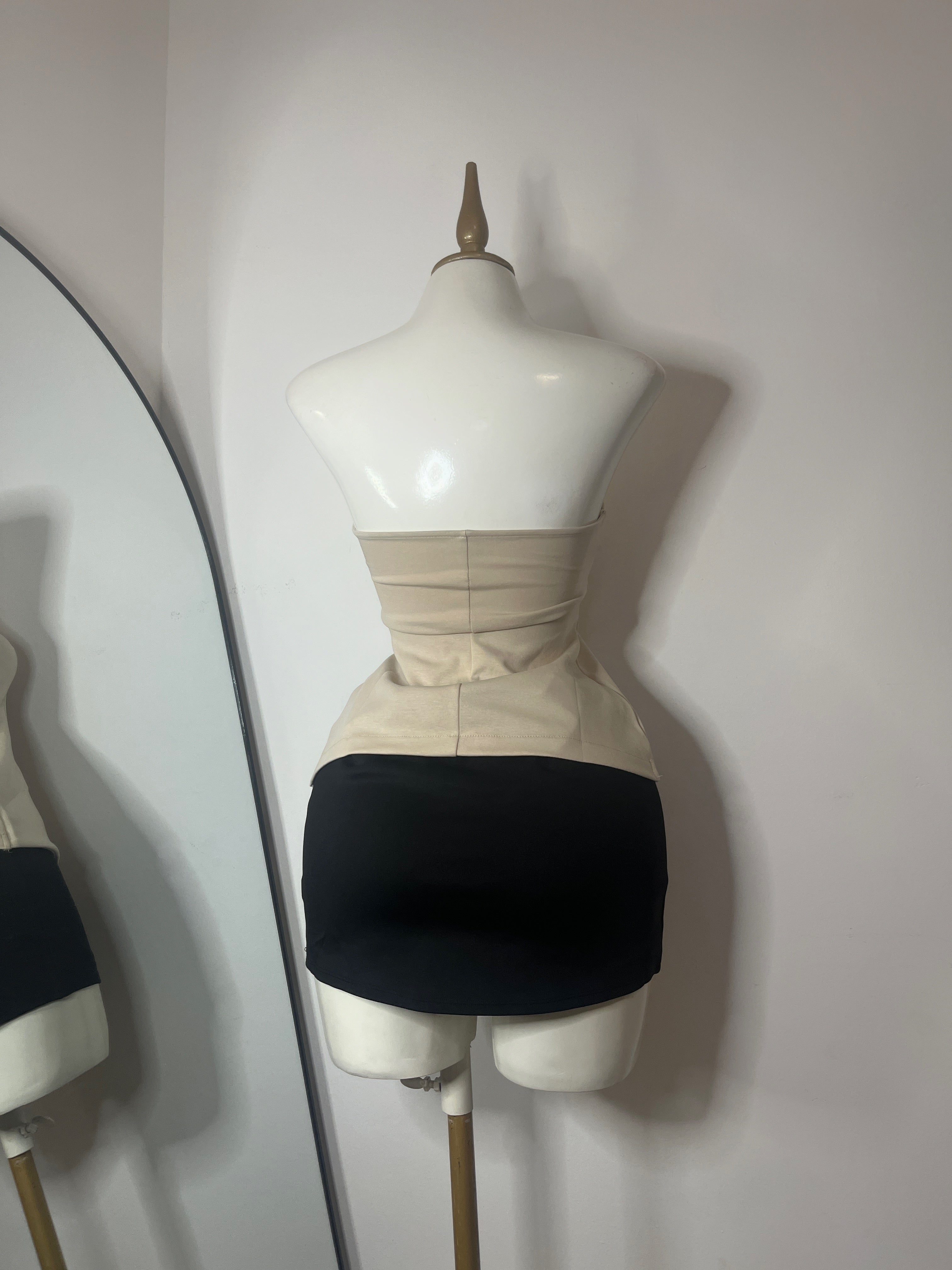 Blusa strapless beige