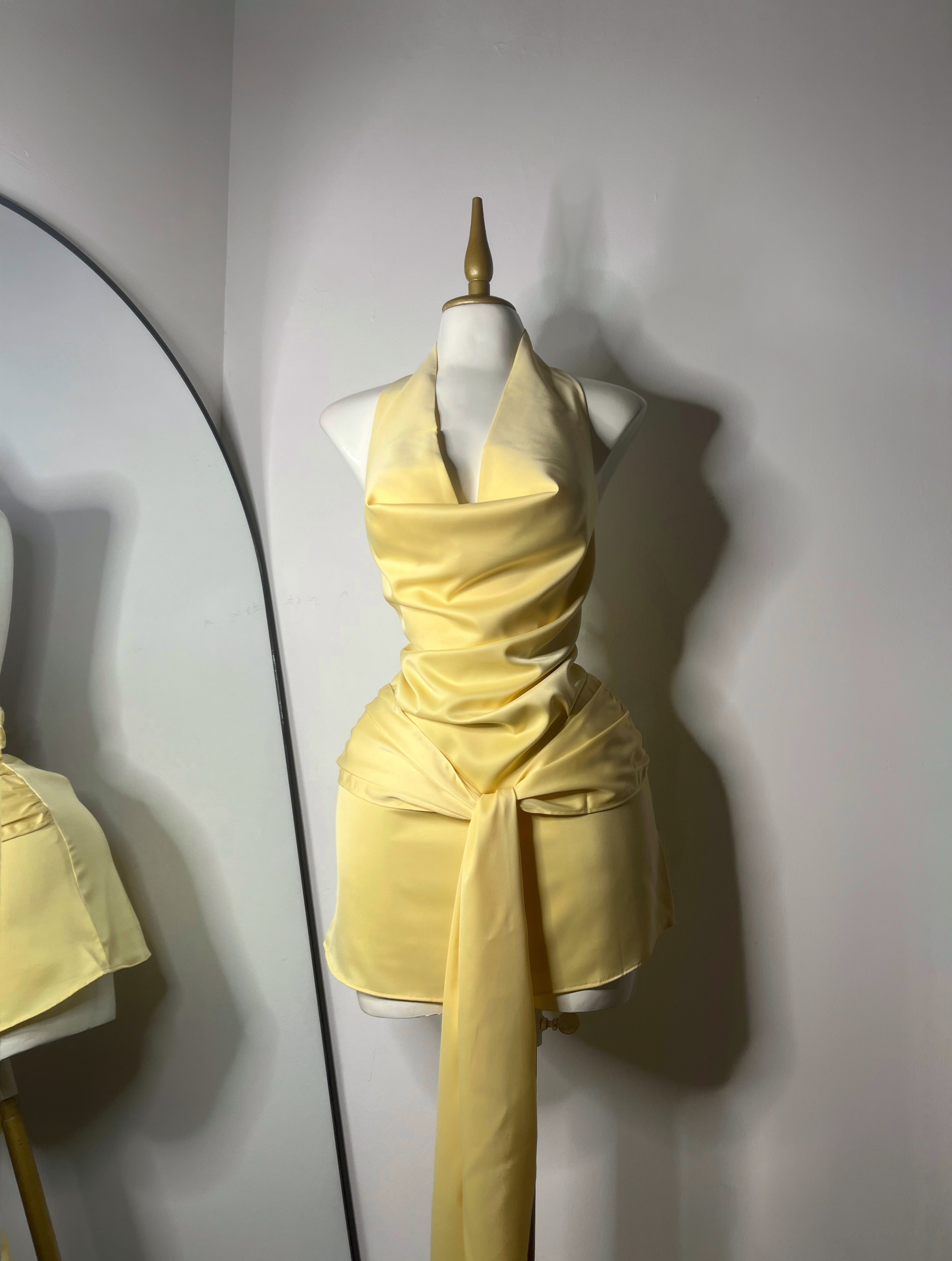 Vestido satin amarillo