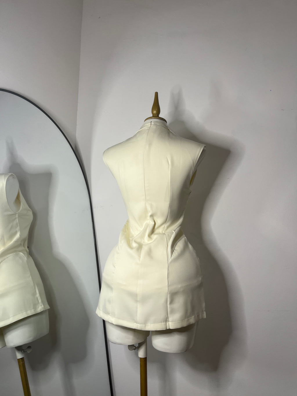 Vestido corto beige