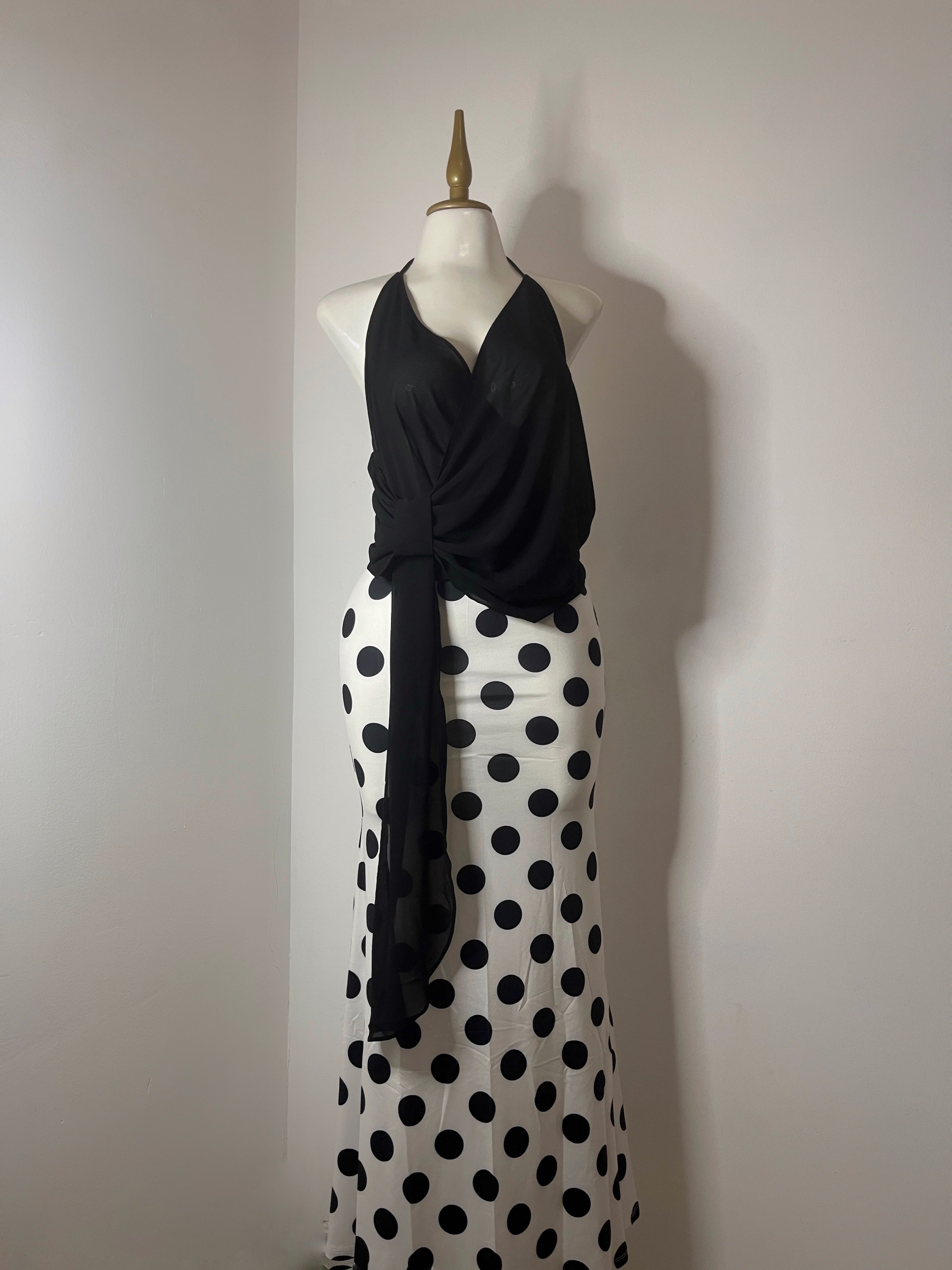 Blusa negra drapeada halter